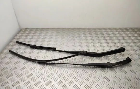 Hyundai Tucson IV NX4 Front wiper blade arm