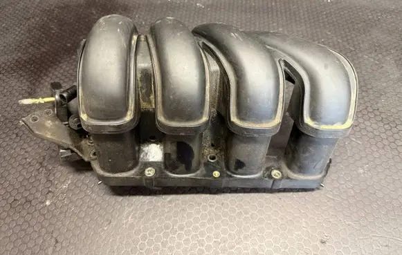 Toyota Avensis T250 Intake manifold