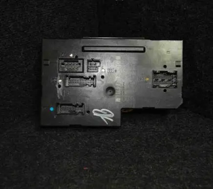 Mercedes-Benz E W212 Central body control module 2129004201 5DK009620