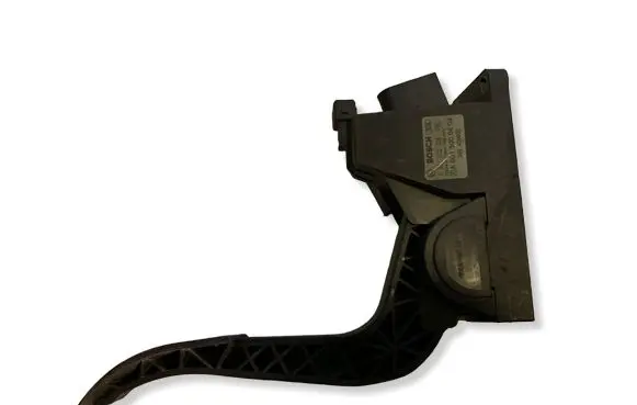 Mercedes-Benz Sprinter W901 W902 W903 W904 Accelerator throttle pedal A9013000404 0281002335