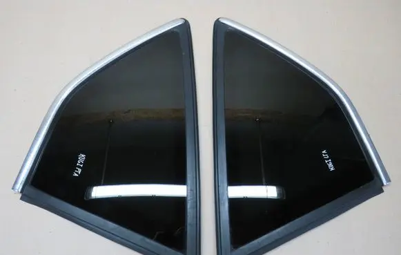 Ford Kuga I Rear side window 8V41S297B00 43R004523 DOT211M93AS3