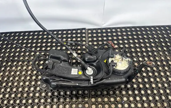 Audi Q7 4L AdBlue liquid reservoir 4L0131878D