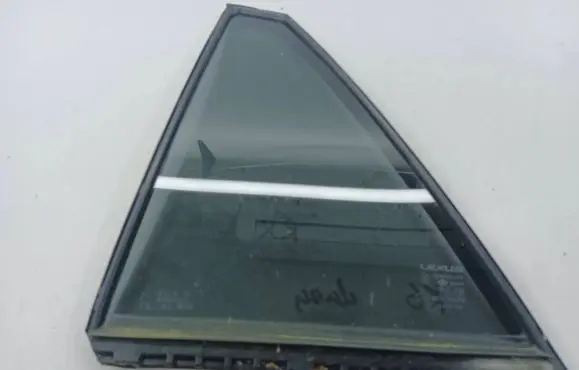 Lexus RX 330 - 350 - 400H Rear vent window glass 