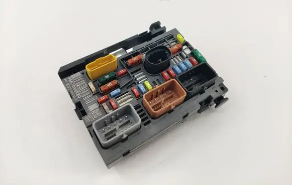 Citroen C5 Fuse module 9667044980