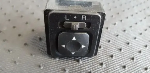 Mitsubishi Space Wagon Wing mirror switch MR190956 C8N-C09M