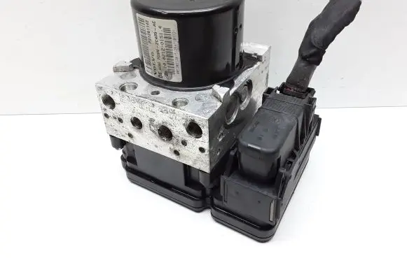 Volvo V70 ABS Pump 31261142