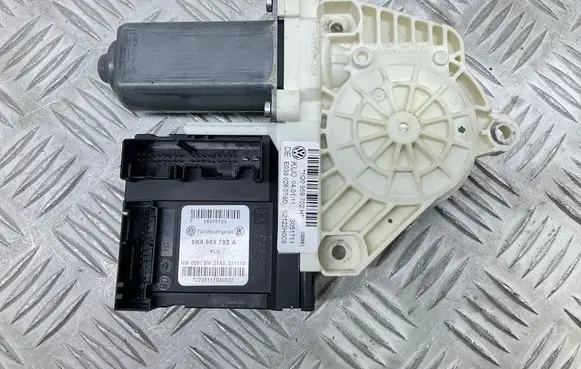 Volkswagen Eos Front door window regulator motor 1Q0959702H 5K0959792A