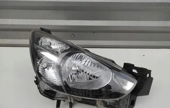 Mazda 2 Headlight/headlamp