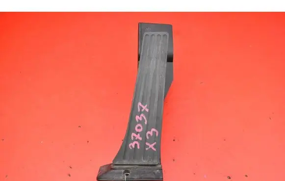 Accelerator throttle pedal