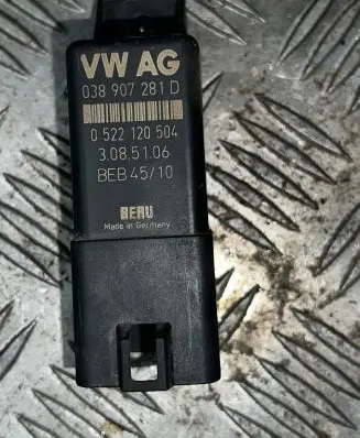 Volkswagen Touran II Glow plug pre-heat relay 0522120504 038907281D 3085106