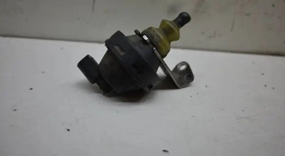 Mercedes-Benz E W211 other engine part 