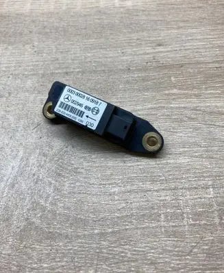 Mercedes-Benz S W220 Airbag deployment crash/impact sensor 2208204426 002946