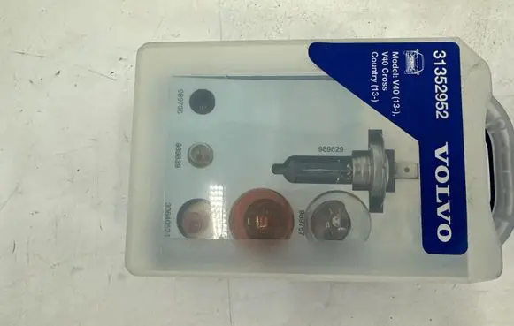 Volvo V40 Headlight/headlamp bulb 31352952