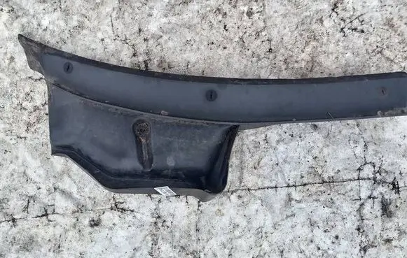 Audi A4 S4 B5 8D Wiper trim 8d1819404a