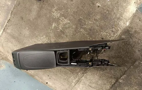 Opel Insignia B Armrest 13485254 412250000