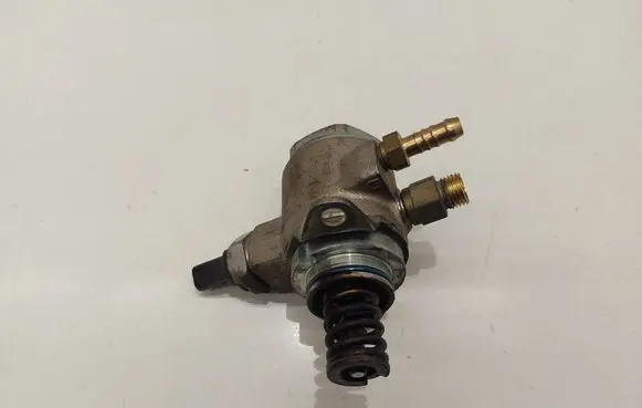 Seat Ibiza IV (6J,6P) Fuel injection high pressure pump 03C127026M