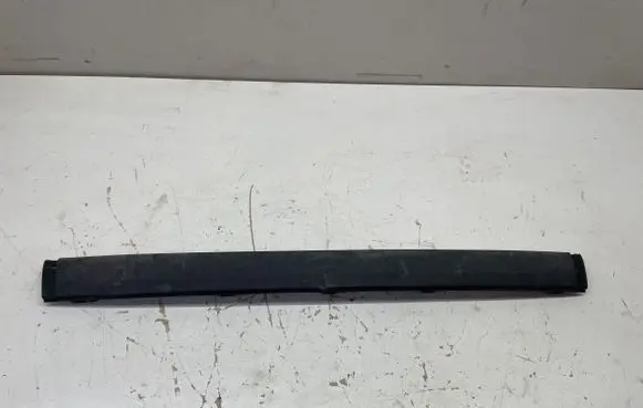 Front bumper splitter molding