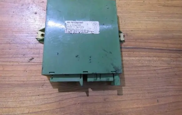 BMW 7 E32 Other control units/modules 65751382841