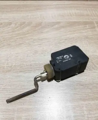 BMW 5 E34 Fuel tank cap lock motor 8355056