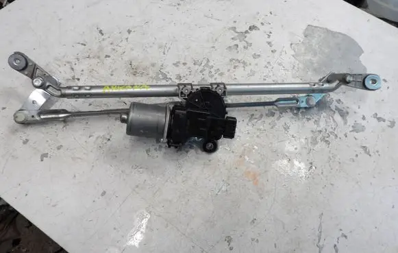 Renault Arkana Front wiper linkage and motor