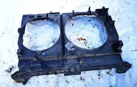 Radiator cooling fan shroud