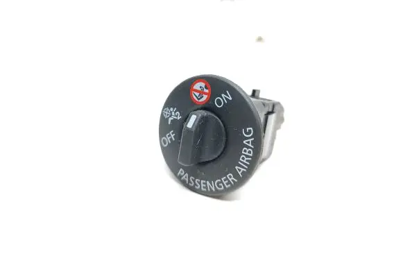 Passenger airbag on/off switch