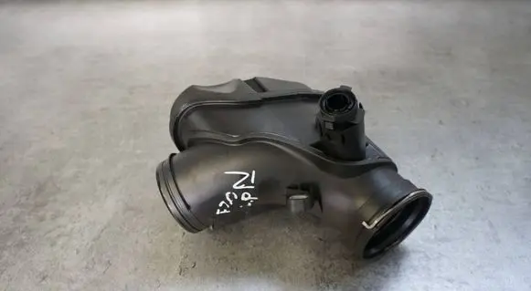 BMW 1 F20 F21 Intake resonator 8513961