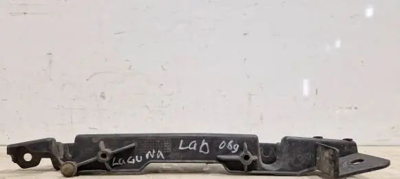 Renault Laguna III Front bumper mounting bracket 622202811r