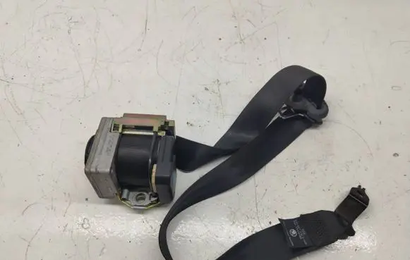 Skoda Fabia Mk1 (6Y) Front seatbelt 6Y0857702A 33009799