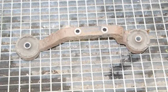 Lexus RX 330 - 350 - 400H Rear differential/diff mount bracket 5239148040