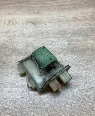 Volkswagen PASSAT B4 Heater blower motor/fan resistor 357959263 881044934