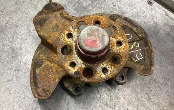 Front wheel hub