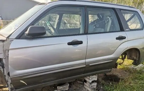Subaru Forester SF Front door 2L7