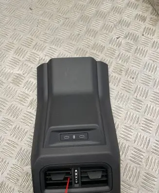 Renault Austral Dash center air vent grill 