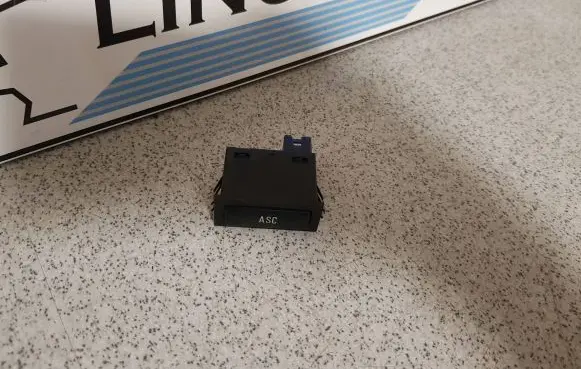 Traction control (ASR) switch