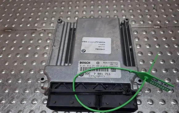 BMW 5 E60 E61 Engine control unit/module S27705975 7801711