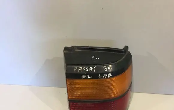 Volkswagen PASSAT B3 Rear/tail lights 333945112