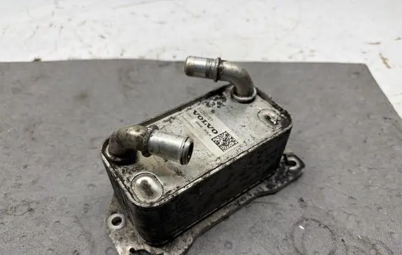 Volvo V60 Engine oil radiator 31293761