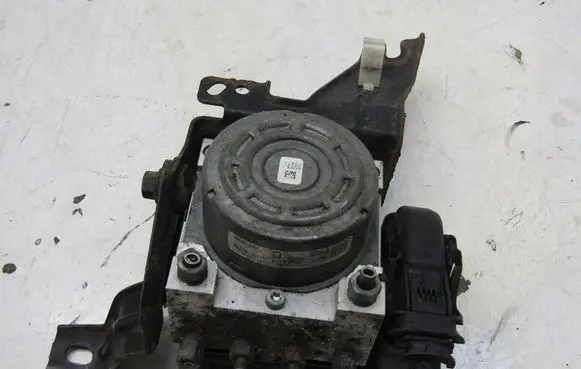 Suzuki Swift III ABS Pump 56110-53RA