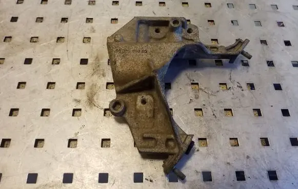 Peugeot 307 Engine mounting bracket 9635969880