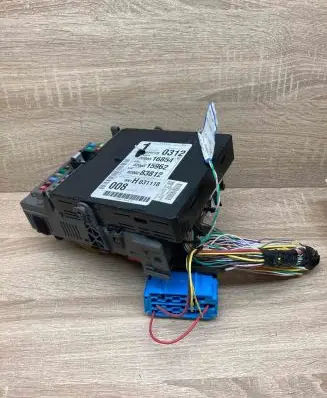 Renault Espace IV Fuse module 8200004201E