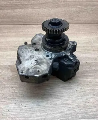 Mercedes-Benz CLS C219 Fuel injection high pressure pump A6420106600 A6420700201
