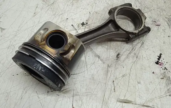 Volkswagen Caddy Piston with connecting rod 0386 19R0