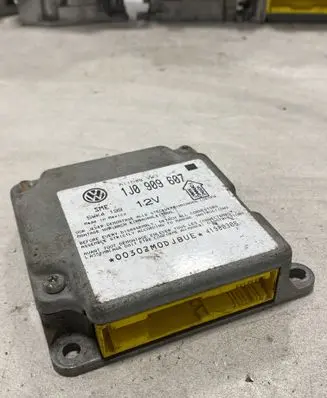 Volkswagen PASSAT B5 Airbag control unit/module 1J0909607