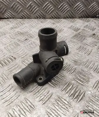 Volkswagen Golf III Engine coolant pipe/hose 037121145f