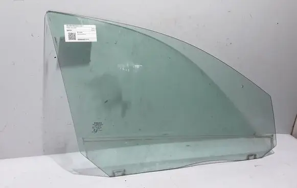 Volvo V70 Front door window glass four-door 8693974