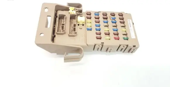 Subaru Outback Fuse module 82201AJ000 9121709