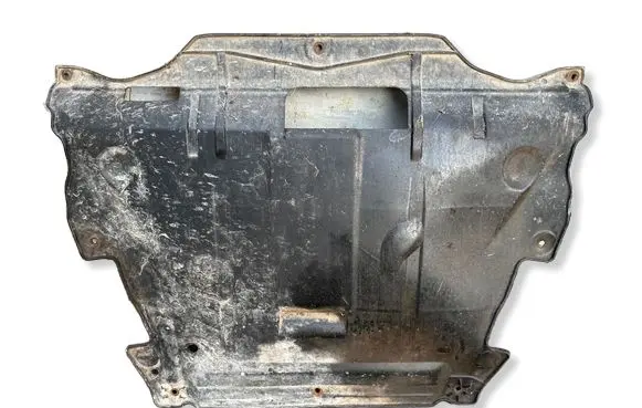 Volvo XC70 Engine splash shield/under tray 