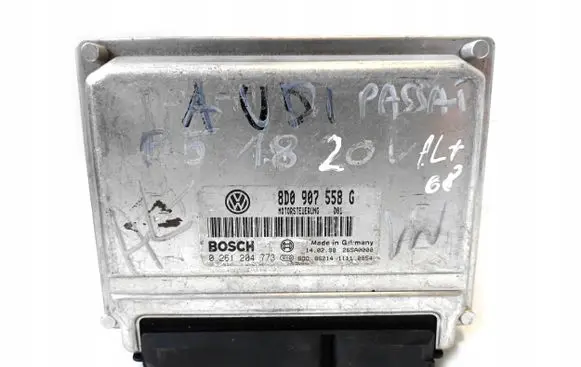 Volkswagen PASSAT B4 Engine control unit/module 8D0907558G