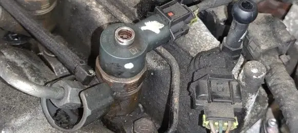 KIA Soul Fuel injector 338002A900 0445110320 AZBF4W8